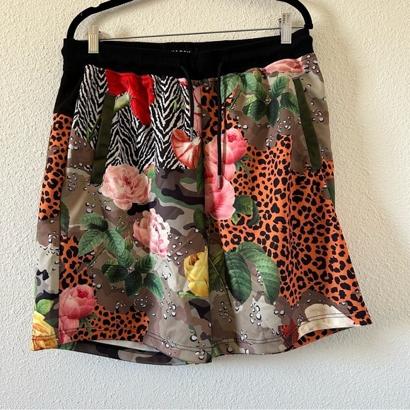 REASON Men’s Shorts Large NWT Camo Floral Animal Print Pockets Elastic - Picture 1 of 11